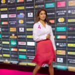 Shriya Saran Instagram - Why like this ? Pink carpet dance @rajattangriofficial you convinced me into buying this skirt . Thank you so much Love you @rajattangriofficial Make up @sakpalnilesh267 @snehzala I’m dancing like radha here