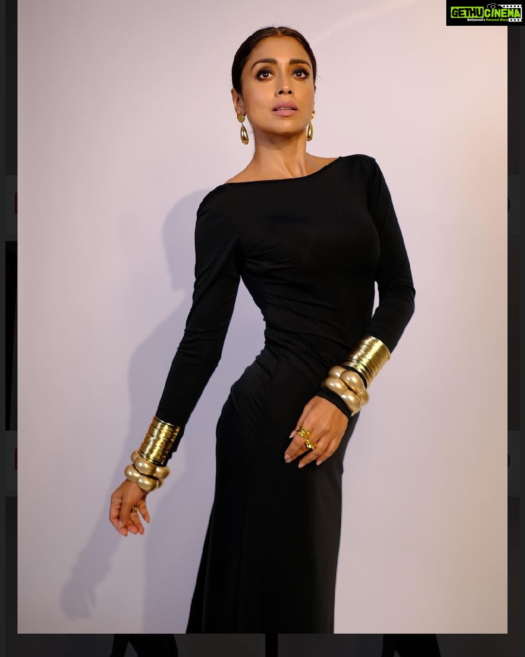 Shriya Saran Instagram - Outfit- @antithesis.in Jewellery- @bblingg_meghana @timelessjewelsby_s Rings @e3kjewelry @ishhaara Styled by- @sukritigrover Styling team- @vanigupta.23 @harshitadaga01 Shot by @ravii_dixit Make up @sakpalnilesh267 Hair @stylistsony For @lorealindia at gateway mumbai .