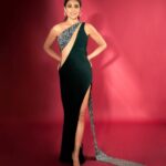 Shriya Saran Instagram - Styled by @sukritigrover Wearing @davidkomalondon Make up @makeupbymahendra7 Hair @stylistsony Shot by @akshay_26