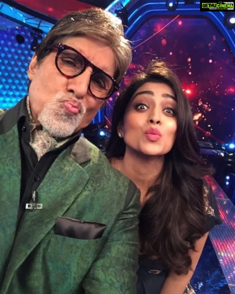 Shriya Saran Instagram - Happy birthday to my inspiration . May you always make happy memories and spend love . Thank you for being you , Happy birthday @amitabhbachchan You are every body’s favourite .