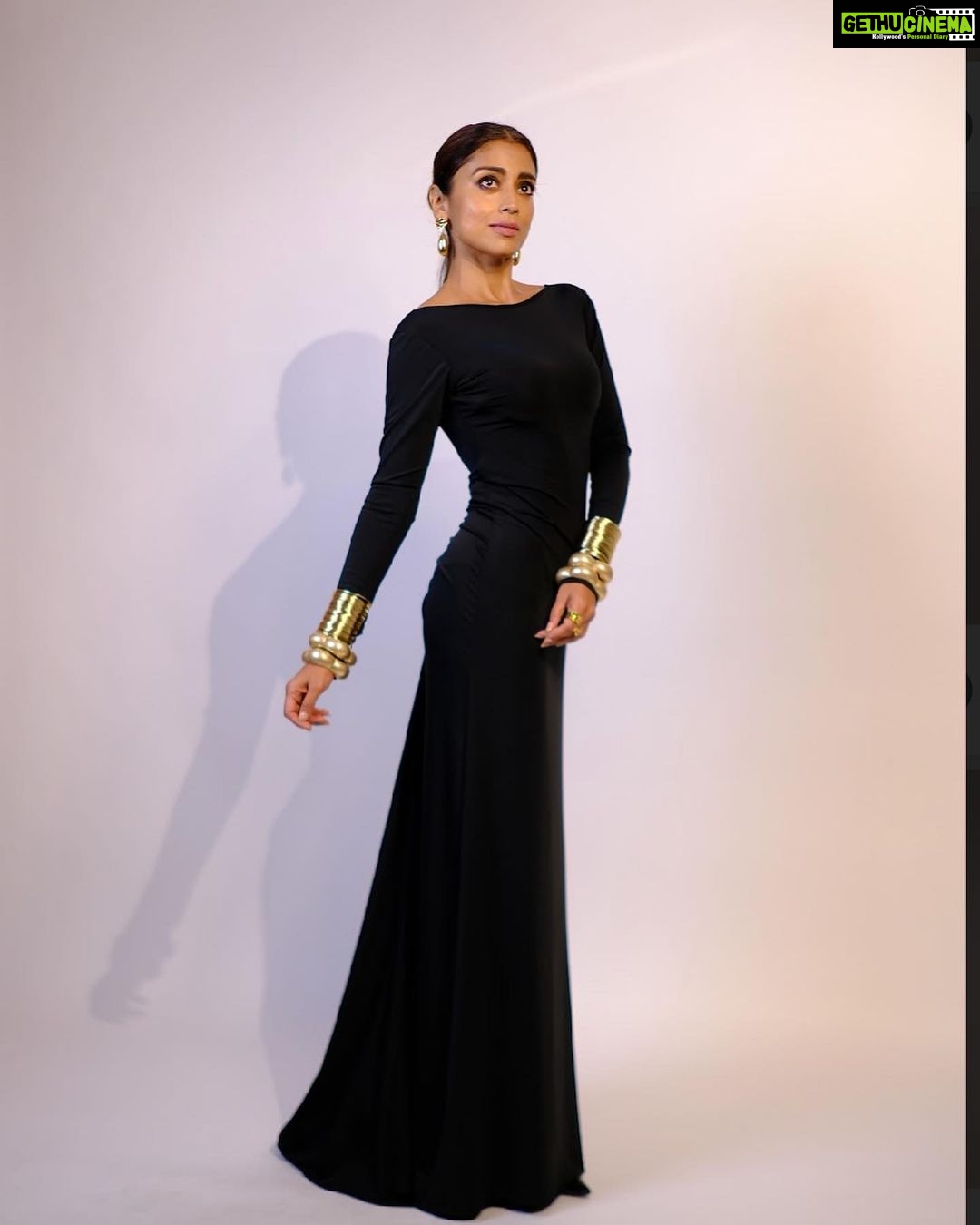 Shriya Saran Instagram - Outfit- @antithesis.in Jewellery- @bblingg_meghana @timelessjewelsby_s Rings @e3kjewelry @ishhaara Styled by- @sukritigrover Styling team- @vanigupta.23 @harshitadaga01 Shot by @ravii_dixit Make up @sakpalnilesh267 Hair @stylistsony For @lorealindia at gateway mumbai .