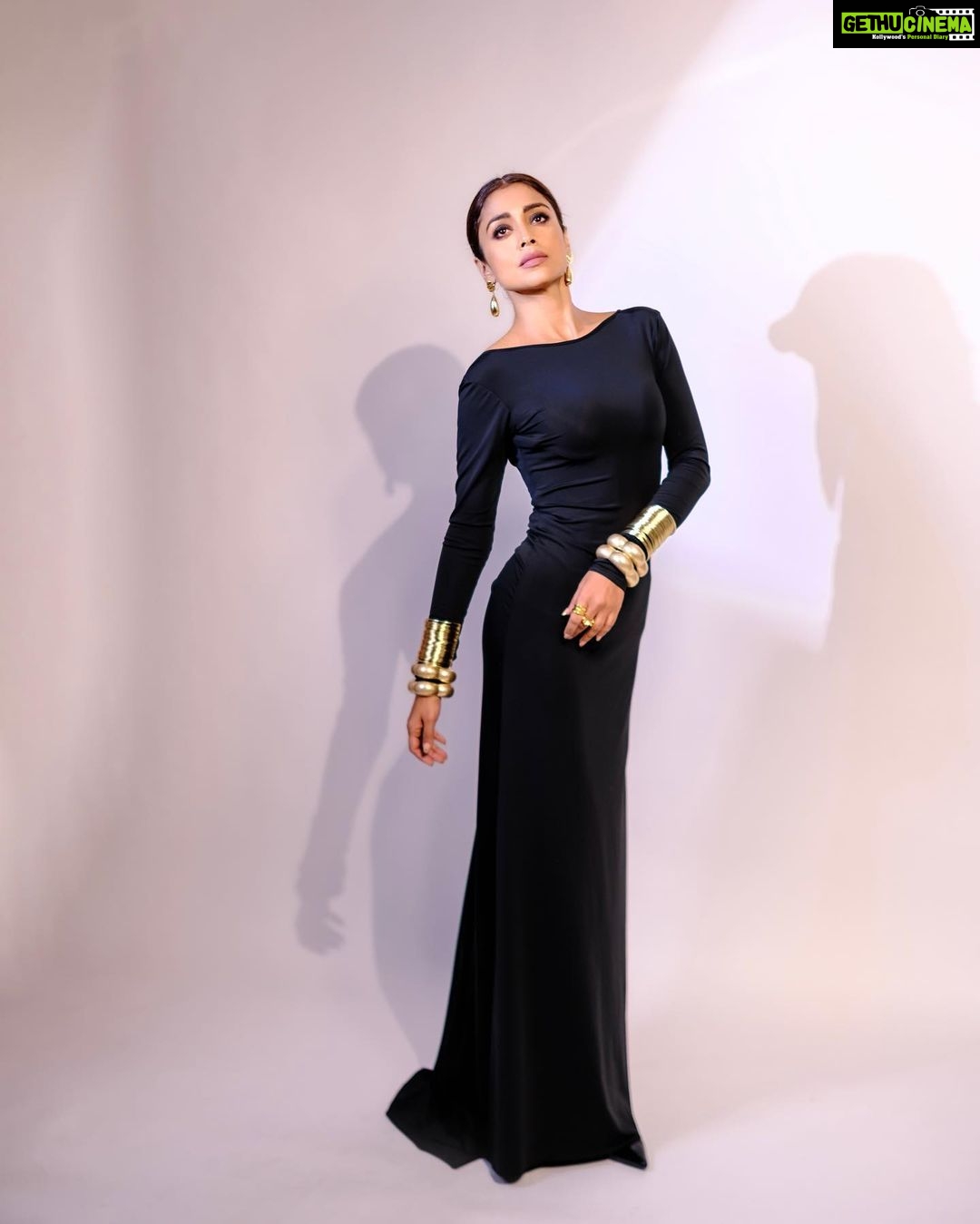 Shriya Saran Instagram - Outfit- @antithesis.in Jewellery- @bblingg_meghana @timelessjewelsby_s Rings @e3kjewelry @ishhaara Styled by- @sukritigrover 💗 Styling team- @vanigupta.23 @harshitadaga01 Make up @sakpalnilesh267 Hair @stylistsoni Shot @ravii_dixit ❤️ For @lorealindia
