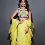 Shriya Saran Instagram - HYD .. @hswembroiderymachine Shot by @venurasuri Make up @makeupbymahendra7 @media9manoj Wearing @dineshmalkani @heerhouseofjewellery @yuvaanjewels Styled by @sukritigrover