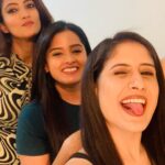 Shriya Tiwari Instagram - With my lovelies ♥️ @nazaratvofficial @dhartiputranandini #dhartiputranandani #dhartiputra #nazaratv #nazaratvofficial #kamyabhardwaj #priyabhardwaj #jyotibhardwaj #coactors #actorslife