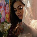 Shriya Tiwari Instagram - Papa ki pari 🤪🙈 Shot by @ar_111ash #reelsinstagram #reels #trendingreels #trending #explore #viral #kamyabhardwaj #dhartiputranandini #nazaratv #actor #model #shriyatiwari #navratri #parihoonmain #viralvideos #instadaily #fashion #beauty #love #saree #traditional #instagood Future Studios