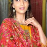 Shriya Tiwari Instagram - Colorful 🏳️‍🌈 #reelsinstagram #reelsindia #reels #picsart #trending #trendingreels #aesthetic #viral #viralvideos #indian #grace #traditionalwear #traditional #trendingaudio #shriyatiwari