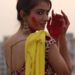 Shriya Tiwari Instagram - Lahu munh lag gaya?🙈💋 Captured and edited by @jashpatel381 Ps: @ranveersingh it was fun playing holi with you! 😂 #ranveersingh #bollywood #reels #instagood #comedy #relatable #holi #holifestival #happyholi #deepikapadukone #viral #trendingreels #pov #expectations #relatable #instagood #instagram #festival #ramleela #shriyatiwari