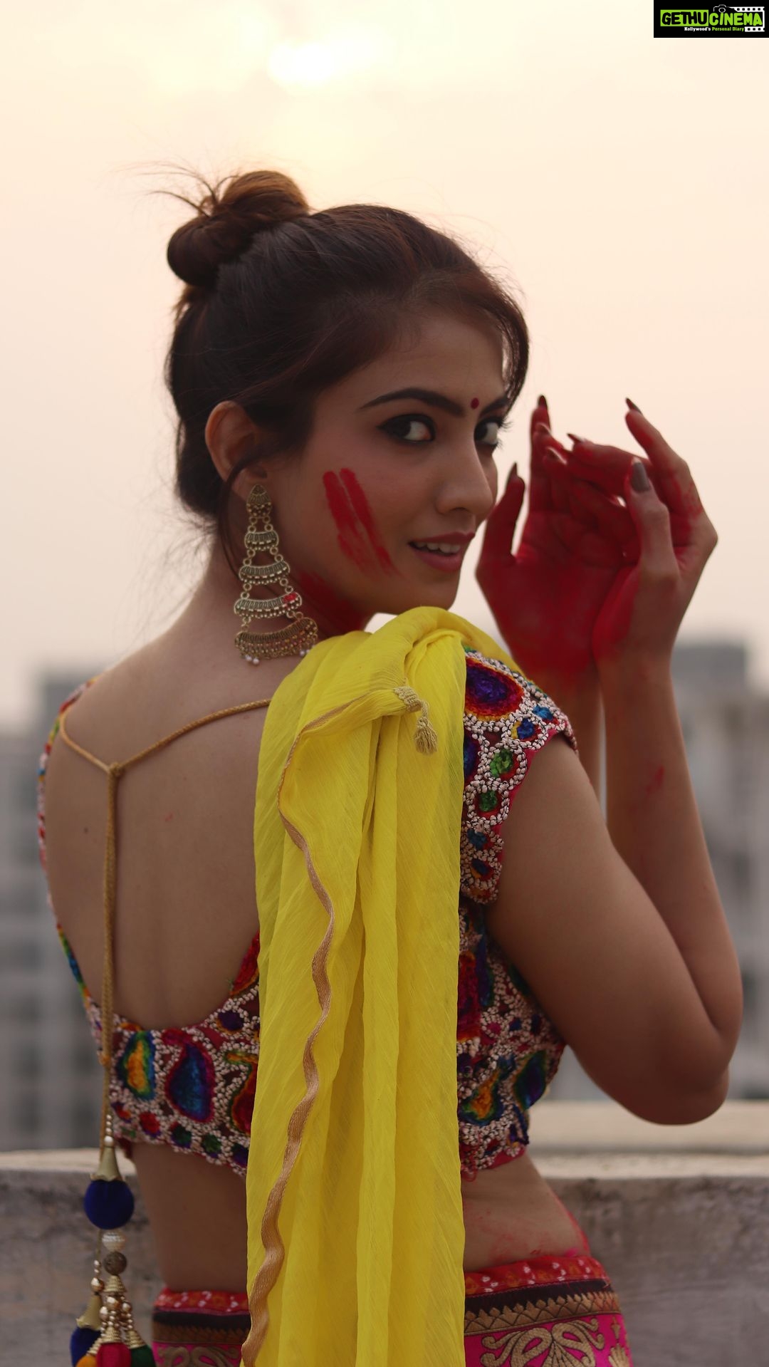Shriya Tiwari - 1.7K Likes - Lahu munh lag gaya?šš
Captured and edited by @jashpatel381
Ps: @ranveersingh it was fun playing holi with you! š
#ranveersingh #bollywood #reels #instagood #comedy #relatable #holi #holifestival #happyholi #deepikapadukone #viral #trendingreels #pov #expectations #relatable #instagood #instagram #festival #ramleela #shriyatiwari