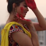 Shriya Tiwari Instagram - Wish you all a very happy, colourful and safe holi! 😘 Shot and edited by @jashpatel381 #reelsinstagram #reels #trending #holi #holifestival #colorful #rangbarse #holireels #holirerasiya #cokestudio #folksong #dance #dancereels #happiness #instagram #instagood #instadaily #shriyatiwari