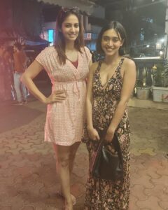 Shriya Tiwari Instagram - Whatttaaaa nighttt it wass!! 
Swipe to see some great people! ❤️
Thanks for inviting me @meet.d.artist i had so much funnn!!! ☺️
And also thanks for clicking my pictures. 🙈
.

.

.

.

.

.

.
#post #sunday #sundayfunday #throwback #comedy #standupcomedy #habitat #comedyvideos #comedians #virdas #virdasforindia #sayanigupta #happiness #fun #shriyatiwari #longwaytogostill