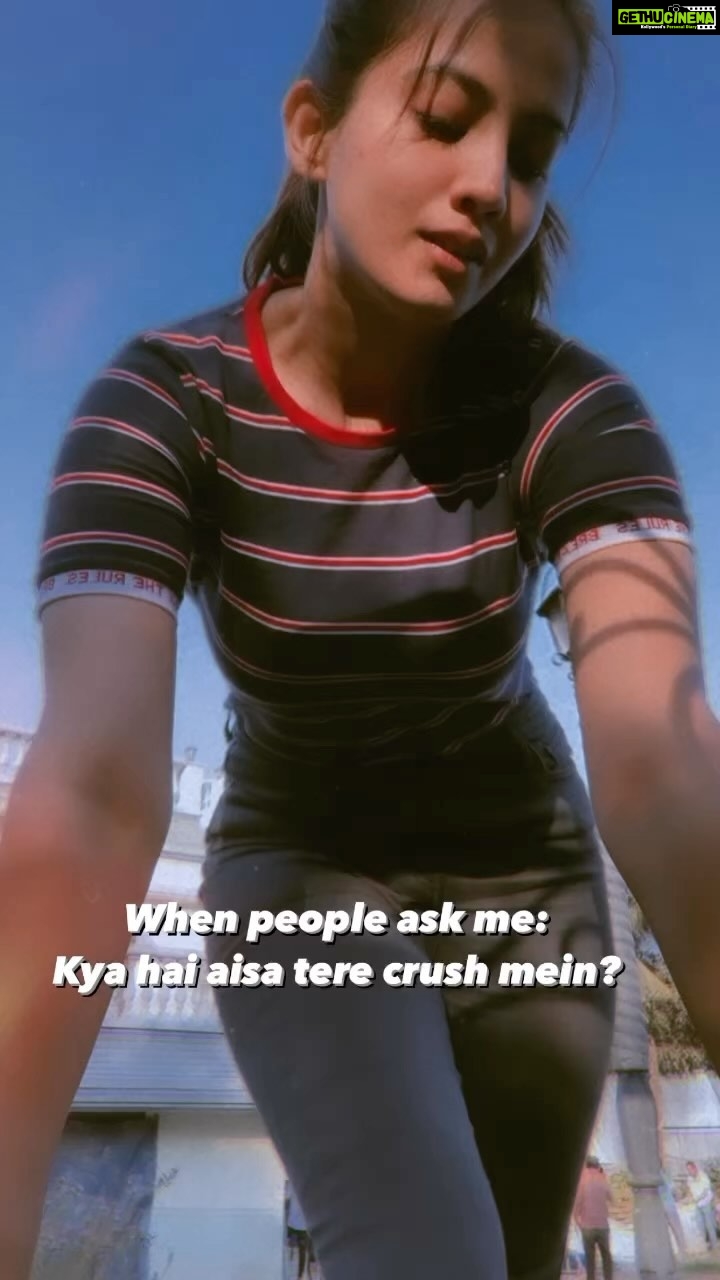 Shriya Tiwari Instagram - Crussshhheddd!! #reels #trending #instagood #crush #crushmemes #inteha #trendingreels #trendingsongs #aesthetic #old #oldschool #viral #weekend #shriyatiwari #cute #swag