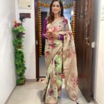 Shriya Tiwari Instagram - Let there be love and light! 🪔✨ . . . . . . . . . . . . . . . . . . . . . . . . . #post #diwali #diwali2023 #traditional #festival #trending #instadaily #instagram #instagood #sareelove #saree #love #family #candles #diya #family #familytime #happiness #shriyatiwari #longwaytogostill Surat, Gujarat