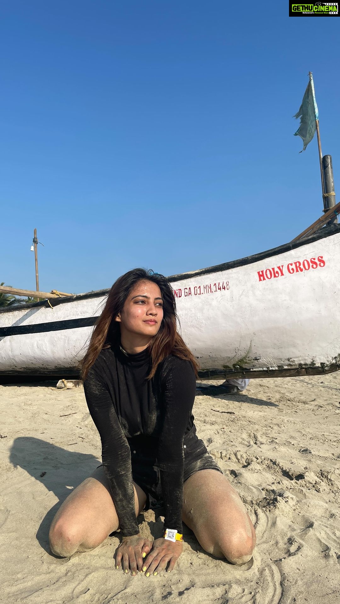 Shriya Tiwari - 1.1K Likes - Canāt do it like her but just canāt stop myself doing these steps! š„¹ā¤ļø
Choreography: @vaibhavi.merchant ā¤ļø
Ps : @deepikapadukone I LOVE YOU SINCE DAY 1! š„¹ā¤ļø
Thanks @ravi_kiran9569 for handling my tantrums while recording this video. šš
#reels #trendingreels #trending #explorepage #explore #besharamrang #pathan #deepikapadukone #love #best #beach #beachvibes #dance #dancereels #dancechallenge #goadiaries #sand #shahrukhkhan #viral #dancer #lovedancing #superhit #bollywood #bollywooddance #share #likesforlike #instadaily #instagood #instamood #instalove