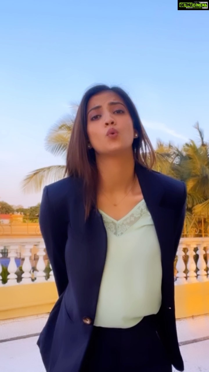 Shriya Tiwari Instagram - Kaho phir! 🙈 #reels #trendingreels #instagood #trending #love #feelings #viral #cute #bollywood #90ssongs #rhtdm #explorepage #explore #foryou