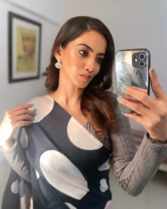 Shriya Tiwari Instagram - Unseen, not unfelt. 😇
.
.
.
.
.
.
.
.
.
.
.
.
.
.
.
.
.
.
.
#post #sunday #weekend #happy #happydays #saree #sareelover #beauty #indian #model #actor #kamyabhardwaj #dhartiputranandini #shriyatiwari #makeuproom #behindthescenes #mirror #mirrorselfie #selflove #love #instagram #instagood #bollywood #longwaytogostill