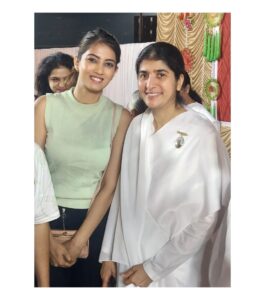 Shriya Tiwari Instagram - What a soothing evening it was! 
@bkshivani ji enlightened us with core habits of happiness (sanskar).
As much as easy it is to guess the concept the more deeper it's meaning is. She explained it so beautifully. 
I was lucky to be a part of this and to get a picture with her. Her aura is so divine and pure. Lucky to meet a pure soul like her.

#bkshivani #brahmakumari #motivation #motivationalquotes #motivationalspeaker #divine #manifestation #universe #happiness #peace #love #wisdom #sanity #aura #meditation