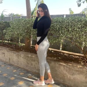 Shriya Tiwari Instagram - And then the day ended with hippo plush 💗🐷
#pictures #outing #throwback #happiness #family #cute #stufftoy #hippoplush #monochrome #fashion #lifestyle #lifestyleblogger #pose #fashionista #fashionstyle #happylife #positivequotes #positivevibes #blacklove #model #anactor #shriyatiwari #inlovewithme #longwaytogostill