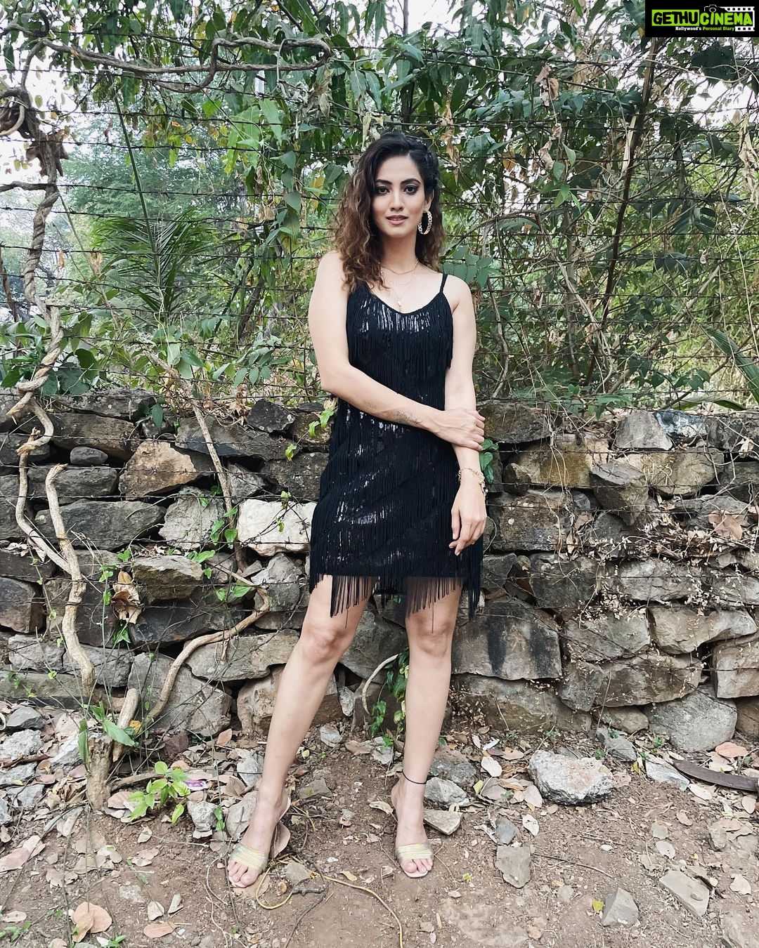 Shriya Tiwari Instagram - Going through a phase. 🙂✌️ . . . . . . . . . . . . . . . . . . . . . . . . . . . . . . . . . . . . . . . . . . . . . . . . . . . . . . #actor #model #blogger #cute #classy #photography #black #anactor #universequotes #universe #style #fashionphotography #southindianactress #teluguactress #portfolio #manifestation #belief #motivation #dreams #instagood #instagram #post #trending #passion #casting #telugufilms #punjabisongs #inlovewithme #lovemywork #longwaytogostill Madh Island,Mumbai