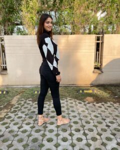 Shriya Tiwari Instagram - And it was well spent birthdayy!!! 🥳🥳🥳🥳
#latepost 🙂
.
.
.
.
.
.
.
.
.
.
.
#birthday #latepost #throwback #friends #family #love #happiness #happysoul #shotoniphone #photooftheday #birthday2022 #memories #missing #lifequotes #newlife #shriyatiwari #instagood #instamood #instagram #longwaytogostill