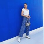 Shriya Tiwari Instagram - Playing in red and blues! ❤️💙 . . . . . . . . . . . . . . . . . #photooftheday #shotoniphone #hnm #happy #birthdaycountdown #happiness #weekend #weekendvibes #sunday #portraitphotography #photography #cute #viral #trending #instagood #instagram #shriyatiwari #longwaytogostill Tennis in the City
