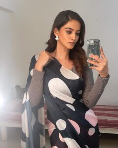 Shriya Tiwari Instagram - Unseen, not unfelt. 😇
.
.
.
.
.
.
.
.
.
.
.
.
.
.
.
.
.
.
.
#post #sunday #weekend #happy #happydays #saree #sareelover #beauty #indian #model #actor #kamyabhardwaj #dhartiputranandini #shriyatiwari #makeuproom #behindthescenes #mirror #mirrorselfie #selflove #love #instagram #instagood #bollywood #longwaytogostill