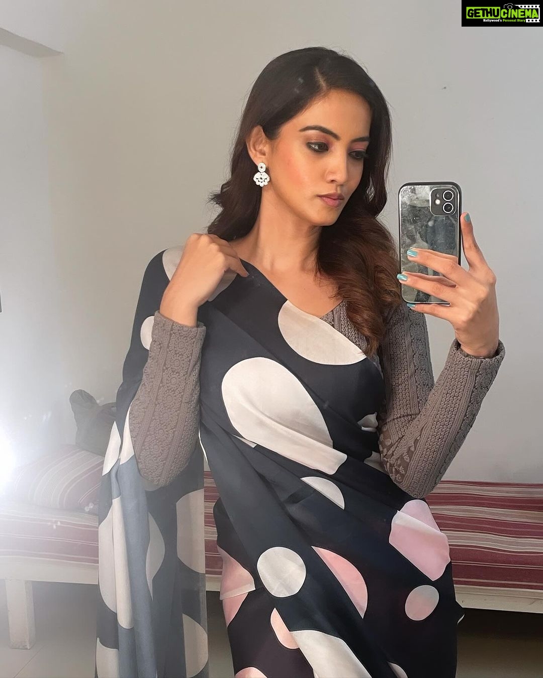 Shriya Tiwari - 1K Likes - Unseen, not unfelt. 😇
.
.
.
.
.
.
.
.
.
.
.
.
.
.
.
.
.
.
.
#post #sunday #weekend #happy #happydays #saree #sareelover #beauty #indian #model #actor #kamyabhardwaj #dhartiputranandini #shriyatiwari #makeuproom #behindthescenes #mirror #mirrorselfie #selflove #love #instagram #instagood #bollywood #longwaytogostill