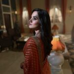 Shriya Tiwari Instagram - Stepping into the spotlight, draped in elegance and grace. Beautiful click by @ar_111ash 🥹 . . . . . . . . . . . . . . . . . . . . . . . . #saree #indianwear #traditional #grace #ethnicwear #pose #behindthescenes #beautiful #naari #happiness #spotlight #model #actor #actorslife #kamyabhardwaj #unedited #shotoniphone #dhartiputranandini #shriyatiwari #inlovewithme #selflove #longwaytogostill Future Studios