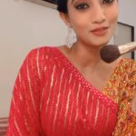 Shriya Tiwari Instagram - Arre yaar makeup se nafrat kyuuu? #reels #instagood #funnyvideos #funny #comedy #behindthescene #comedy #fun #love #cute #shriyatiwari #viralreels #trendingreels #trending