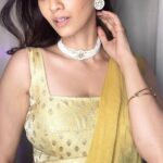 Shriya Tiwari Instagram - Look like a wow this festive season by shopping from @jewelby_ps #reels #collaboration #trendingreels #trending #explore #viralvideos #viral #diwali #grwm #jewellery #saree #transition #beautiful #indian #instadaily #share #jewelbyps #jewellerydesign #choker #shriyatiwari