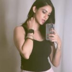 Shriya Tiwari Instagram - 🫶🫶 #trendingreels #viralvideos #viral #reels #quotes #relationships #relationshipgoals #love #trending #instagood #instadaily #shriyatiwari