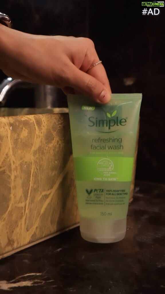 Shruthi Prakash Instagram - Heyy! Want simple yet effective skincare? Try the “Simple Refreshing Facial Gel Wash”, perfect for even the most sensitive skin 🌿✨ This 100% soap-free face wash removes dirt, oil and impurities, leaving skin feeling clean and revived. ❤ #SkinSimplified #SimpleSkincareIndia #CleanAndRefreshed #SkinSoothing #SkinCareEssentials #GentleCleansing #FreshFace #ad