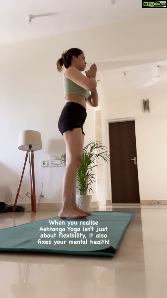 Shruthi Prakash Instagram - Ashtanga Yoga is not just about flexibility , it takes care of your mental health too! And if you ask me, Men should do more of Yoga and Women should include some weight training along with Yoga!⭐️ #shrutiprakash #yoga #ashtangayoga #réel #choices #lifestyle #yogaislove