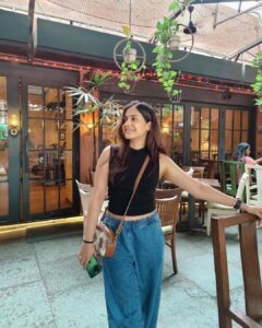 Shruthi Prakash Instagram - Always the one who fasts till noon if I’ve to go out for lunch 🥺♥️

PC @sandeepkriplani 

#shrutiprakash #foodie #tanjoretiffinroom #yummy #southindian #bonappetit #unfiltered