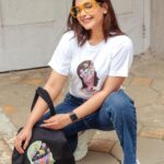 Shruthi Prakash Instagram - In a room full of artwork, you’d still look at me 🙈♥️ Wearing “Mi Amore” (link in bio ) Black purse @hues__studio Tote bag - Mi Amore Pc @motaabhaai