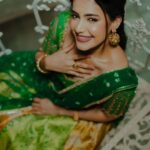 Shruthi Prakash Instagram - Evening gram ♥️ Just double tap 🧸 Outfit @ragasutra_by_.kavyaharish Jewellery @kiran.bridal.jewelry PC @wime_studios Mua @glorykeithmakeover #shrutiprakash #ethnic #fashion #potrait #potraits #color #dewy #love #happyweekend