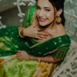 Shruthi Prakash Instagram – Evening gram ♥️
Just double tap 🧸

Outfit @ragasutra_by_.kavyaharish
Jewellery @kiran.bridal.jewelry
PC @wime_studios
Mua @glorykeithmakeover 

#shrutiprakash #ethnic #fashion #potrait #potraits #color #dewy #love #happyweekend