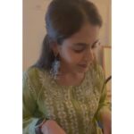 Shruthi Prakash Instagram - This song 🥺♥️ Wearing @houseofchikankari.in #shrutiprakash #music #reels #feel #love #rawvocals
