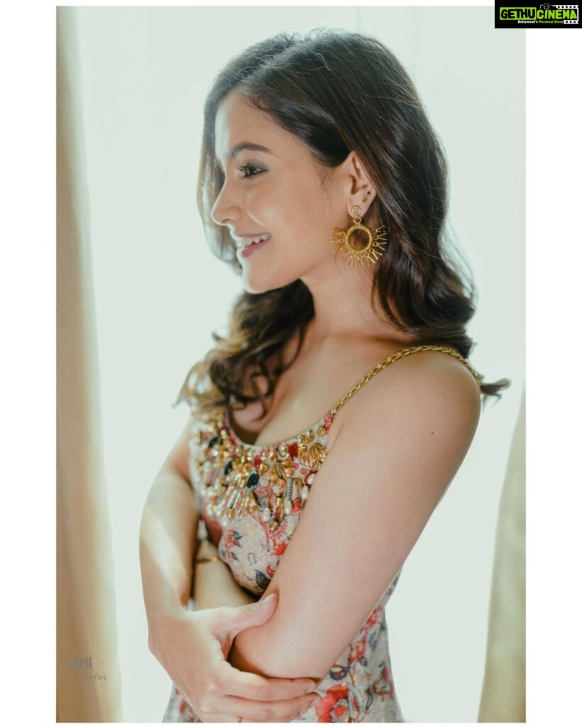 Shruthi Prakash Instagram - When you know you’ve got a thing for side profile 🫢 PC @wime_studios #shrutiprakash #picture #pose #smilena #spreadhappiness #ethnic