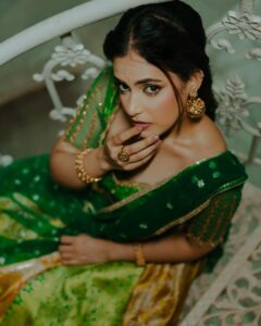 Shruthi Prakash Instagram - Evening gram ♥️
Just double tap 🧸

Outfit @ragasutra_by_.kavyaharish
Jewellery @kiran.bridal.jewelry
PC @wime_studios
Mua @glorykeithmakeover 

#shrutiprakash #ethnic #fashion #potrait #potraits #color #dewy #love #happyweekend
