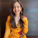 Shruthi Prakash Instagram - A little sunshine on your feed 🧸🌻 #shrutiprakash #yellow #smile #ethnic