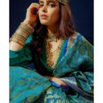 Shruthi Prakash Instagram - Sometimes you have to forget how you feel and remember what you deserve..♥️ #shrutiprakash #fashion #jewellery #pose #shoot #potrait #green #gold #value #worth