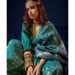 Shruthi Prakash Instagram - Sometimes you have to forget how you feel and remember what you deserve..♥️ #shrutiprakash #fashion #jewellery #pose #shoot #potrait #green #gold #value #worth