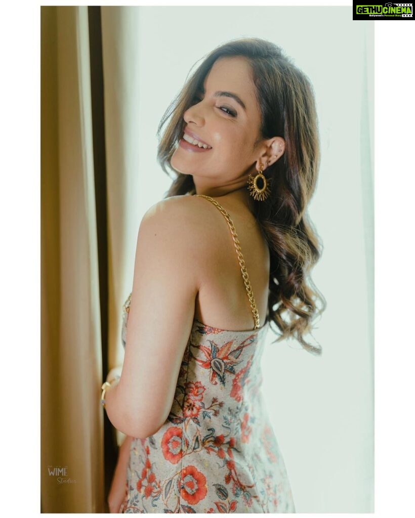 Shruthi Prakash Instagram - When you know you’ve got a thing for side profile 🫢 PC @wime_studios #shrutiprakash #picture #pose #smilena #spreadhappiness #ethnic