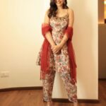 Shruthi Prakash Instagram - Happy Ugadi! 🤗♥️ Bevu Bella tindu khushi khushiaage iri..🫶 Wearing @filiperlatiofficial Jewellery @suki.jewellery Styled by @priyavajani Mua @makeoverwith_jyotikrishna Pc @wime_studios #shrutiprakash #ethnic #colors #joy #blessed #ugadi #smile