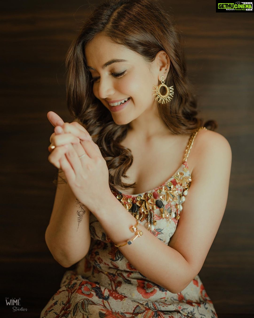 Shruthi Prakash - 29.9K Likes - Let go of what doesn’t serve you anymore ♥️🌟
Wearing @filiperlatiofficial
Jewellery @suki.jewellery
Styled by @priyavajani
Mua @makeoverwith_jyotikrishna
Hair @achuifva
Pc @wime_studios
Tattoo @circletattooindia
#shrutiprakash #ethnic #you #value #worth #love #graceful