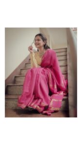Shruthi Prakash Instagram - Love is all around 🧸♥️

Styling: @tejukranthi
Assistant Styling : @khushi_jagadisha
Outfit: @label_manu__gowda
Accessories: @thefestivestoreindia
Mua @chaitra.girish.1 
Hair @priya_chandra_makeovers
PC @framesbyadarsh 

#shrutiprakash #saree #ktb #promotions #pink #pretty #smilee #alliswell
