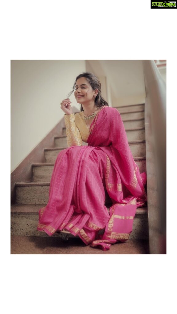 Shruthi Prakash Instagram - Love is all around 🧸♥️ Styling: @tejukranthi Assistant Styling : @khushi_jagadisha Outfit: @label_manu__gowda Accessories: @thefestivestoreindia Mua @chaitra.girish.1 Hair @priya_chandra_makeovers PC @framesbyadarsh #shrutiprakash #saree #ktb #promotions #pink #pretty #smilee #alliswell