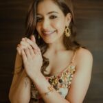 Shruthi Prakash Instagram - Let go of what doesn’t serve you anymore ♥️🌟 Wearing @filiperlatiofficial Jewellery @suki.jewellery Styled by @priyavajani Mua @makeoverwith_jyotikrishna Hair @achuifva Pc @wime_studios Tattoo @circletattooindia #shrutiprakash #ethnic #you #value #worth #love #graceful