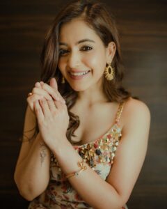 Shruthi Prakash Instagram - Let go of what doesn’t serve you anymore ♥️🌟

Wearing @filiperlatiofficial 
Jewellery @suki.jewellery 
Styled by @priyavajani 
Mua @makeoverwith_jyotikrishna 
Hair @achuifva 
Pc @wime_studios 
Tattoo @circletattooindia 

#shrutiprakash #ethnic #you #value #worth #love #graceful