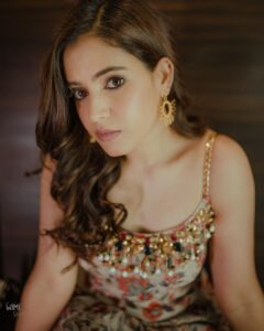Shruthi Prakash Instagram - Let go of what doesn’t serve you anymore ♥️🌟

Wearing @filiperlatiofficial 
Jewellery @suki.jewellery 
Styled by @priyavajani 
Mua @makeoverwith_jyotikrishna 
Hair @achuifva 
Pc @wime_studios 
Tattoo @circletattooindia 

#shrutiprakash #ethnic #you #value #worth #love #graceful